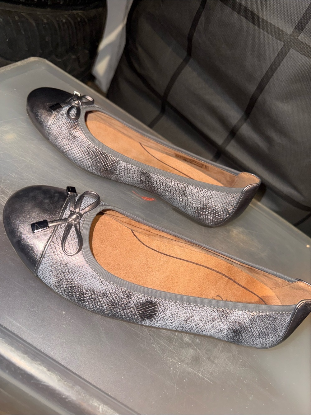 Women’s Black and Gray Ballet Flats with Bow